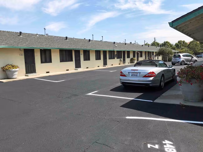 Bassett Davis Apartments photo 5