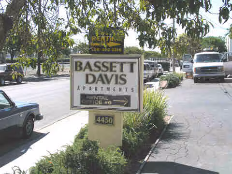 Bassett Davis Apartments photo 3