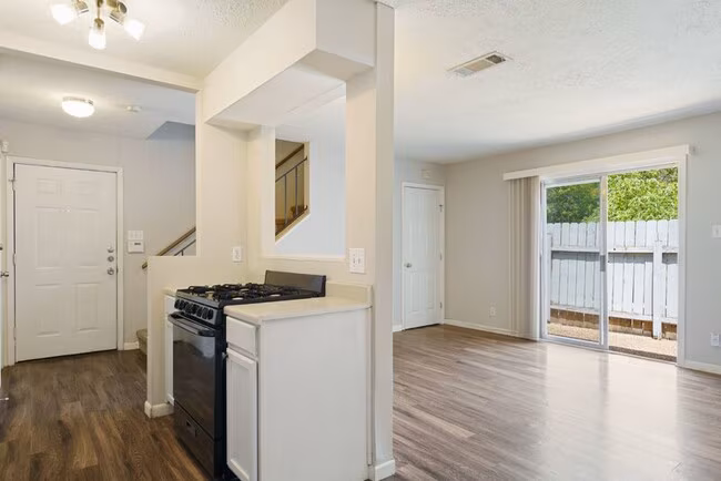 2800 Skyway Cir Austin, TX 78704 photo 5