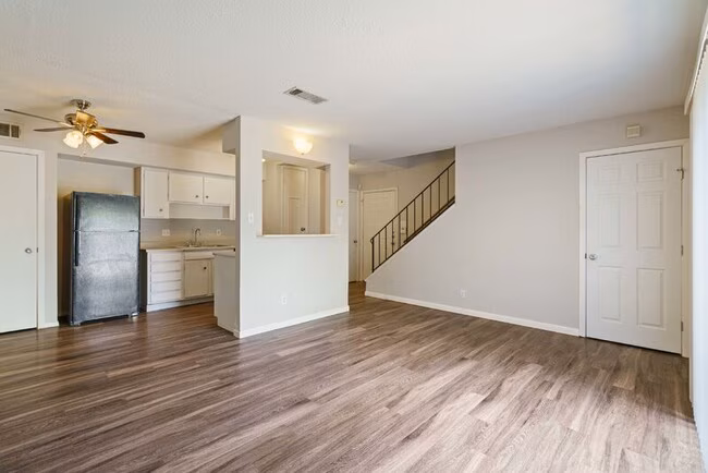 2800 Skyway Cir Austin, TX 78704 photo 3