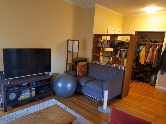 817 52nd Street, Oakland, CA 94608 photo 4