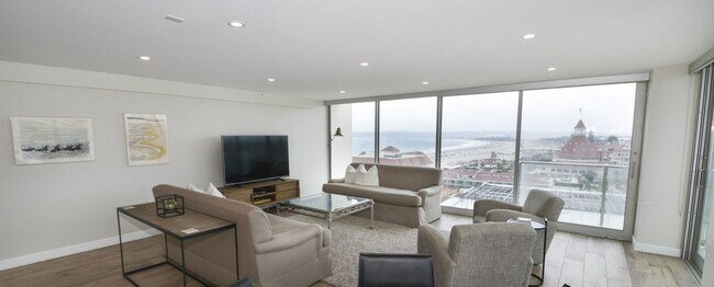 1710 Avenida Del Mundo Coronado, CA 92118 photo 3