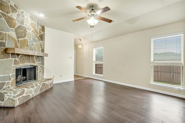 9001 Tumbleweed Drive, Aubrey, TX 76227 photo 4
