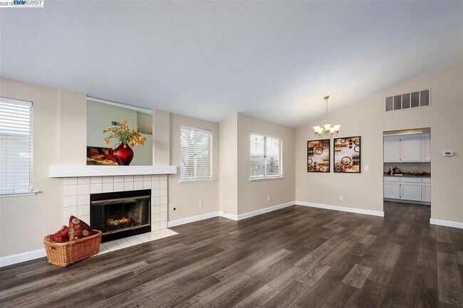 Beautiful Two Bedroom Home in Pleasanton photo 5