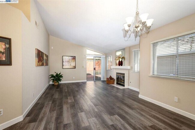 Beautiful Two Bedroom Home in Pleasanton photo 3