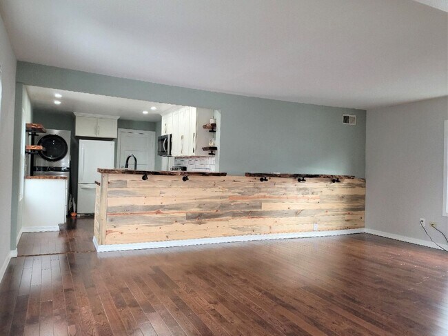 2124 7th St Bremerton, WA 98312 photo 3
