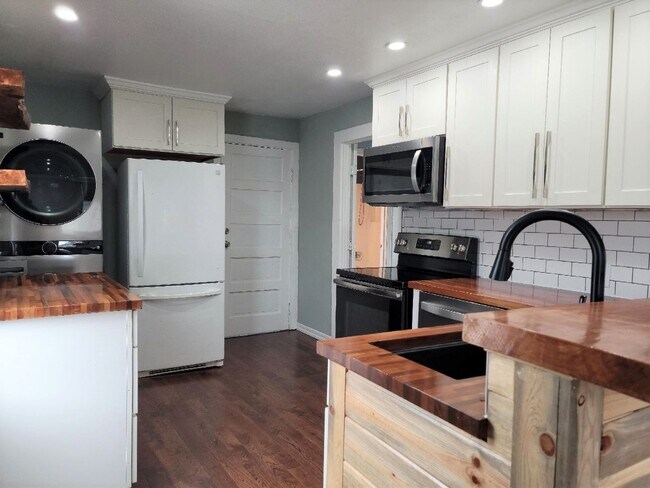 2124 7th St Bremerton, WA 98312 photo 4