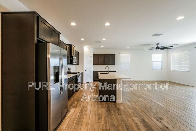 10163 W Crittenden Ln Avondale, AZ 85392 photo 4