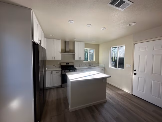 1720 S Maple St Escondido, CA 92025 photo 4