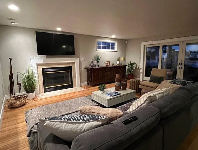 1717 Lake St San Mateo, CA 94403 photo 3