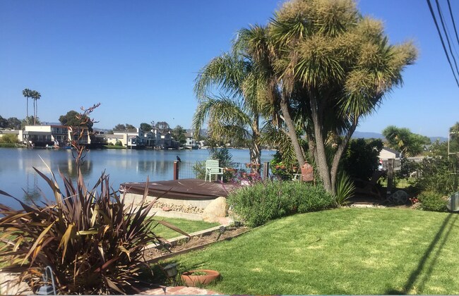 1717 Lake St San Mateo, CA 94403 photo 2