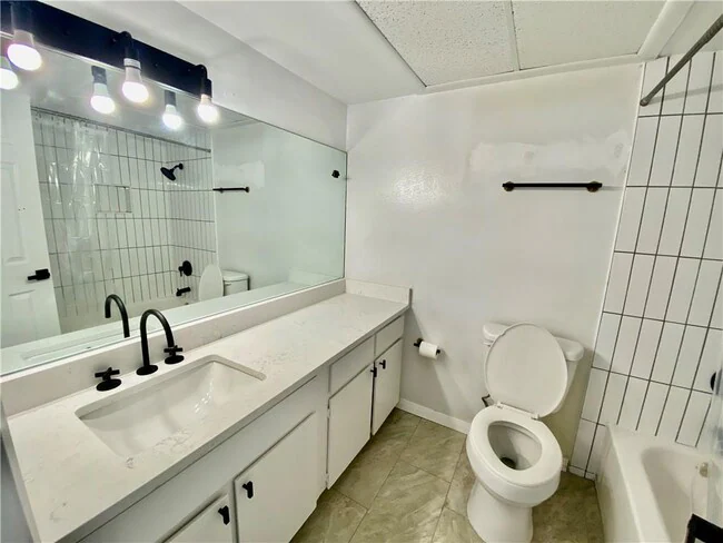 6910 Hart Ln Austin, TX 78731 photo 5