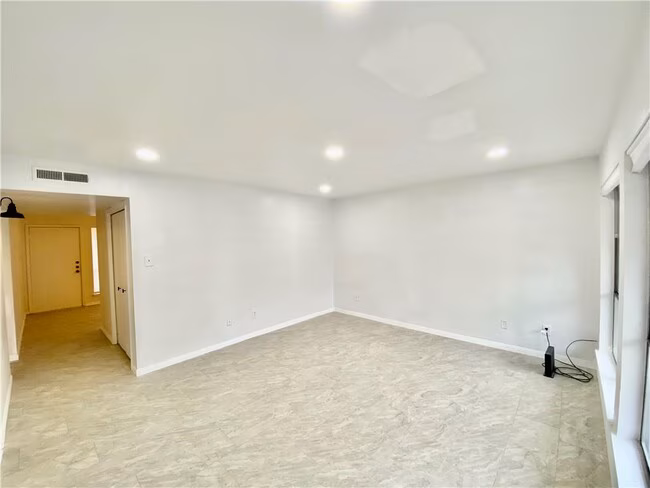 6910 Hart Ln Austin, TX 78731 photo 2