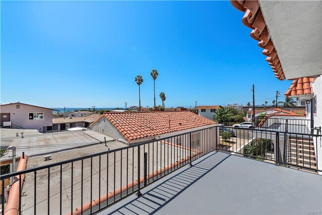 223 Avenida Victoria San Clemente, CA 92672 photo 2