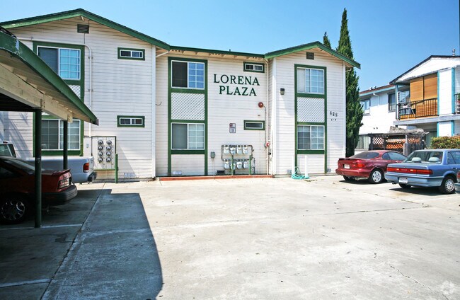 Lorena Plaza photo 3