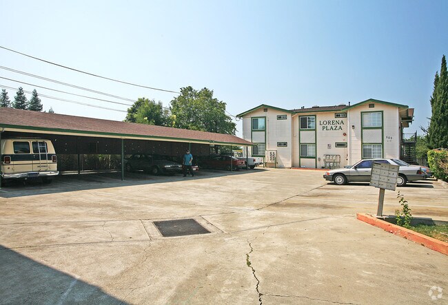 Lorena Plaza photo 2