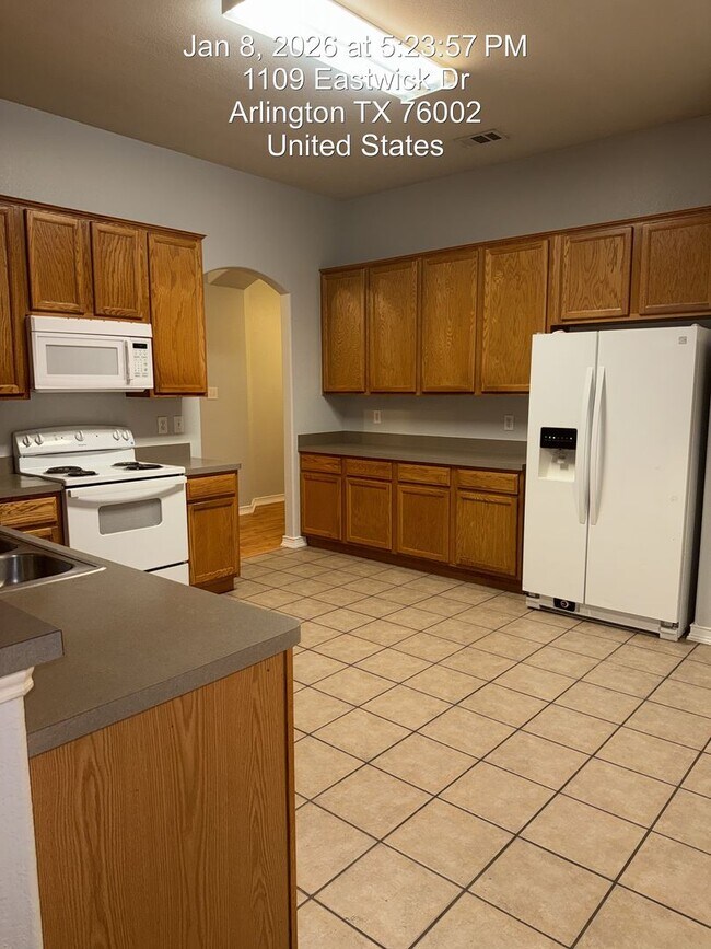 1109 Eastwick Dr Arlington, TX 76002 photo 4