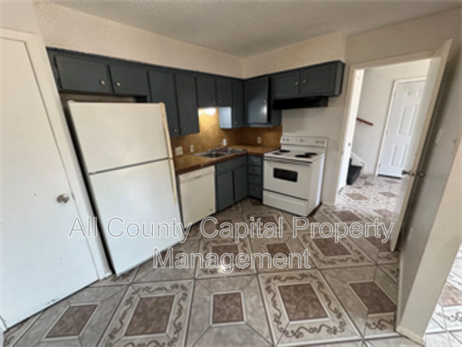 2904 Sweeney Ln Austin, TX 78723 photo 2