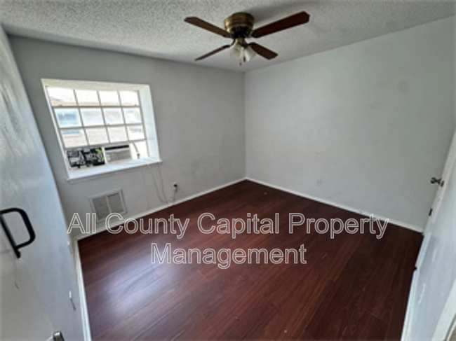 2904 Sweeney Ln Austin, TX 78723 photo 4