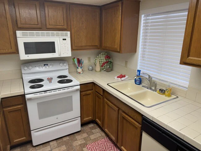 5518 E Lindstrom Ln Mesa, AZ 85215 photo 2