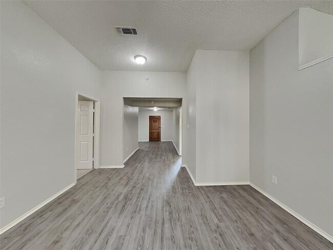 1201 Hilburn Court, Irving, TX 75060 photo 3