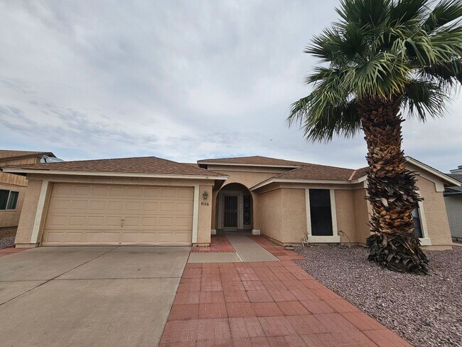 FREE RENT 3 BEDROOM 2 BATHS WITH A FIREPLACE / 101  THUNDERBIRD photo 2