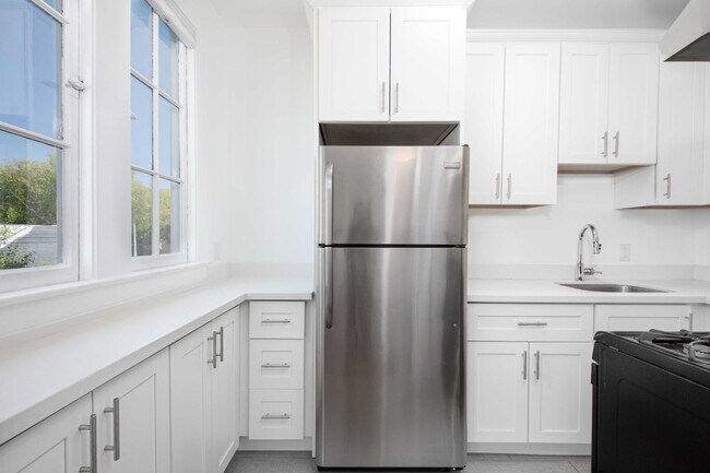 3017 22nd St San Francisco, CA 94110 photo 2