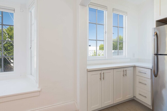 3017 22nd St San Francisco, CA 94110 photo 4