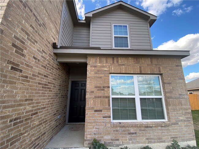 105 Brunswick Ln Jarrell, TX 76537 photo 4