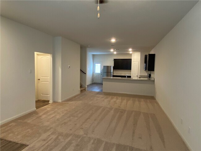 105 Brunswick Ln Jarrell, TX 76537 photo 5