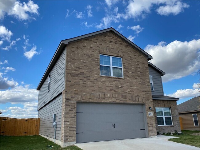 105 Brunswick Ln Jarrell, TX 76537 photo 3