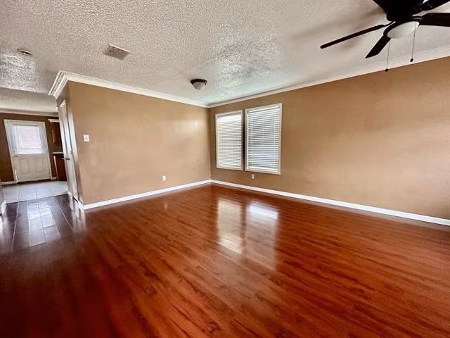 5437 New Castleton Ln Fort Worth, TX 76135 photo 2
