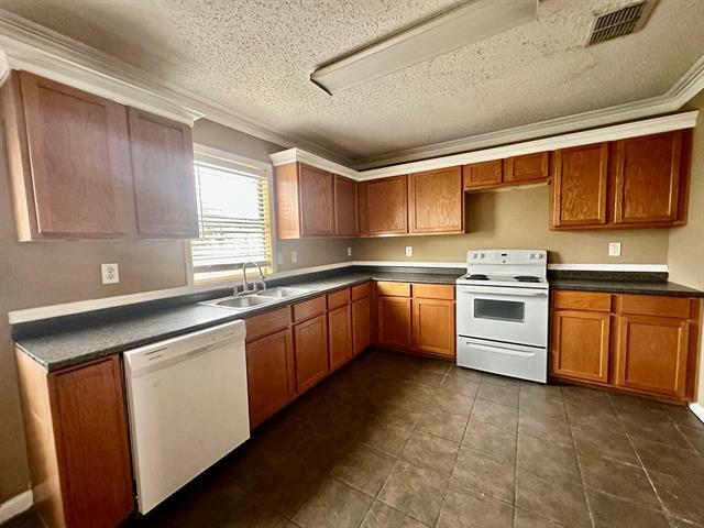 5437 New Castleton Ln Fort Worth, TX 76135 photo 5
