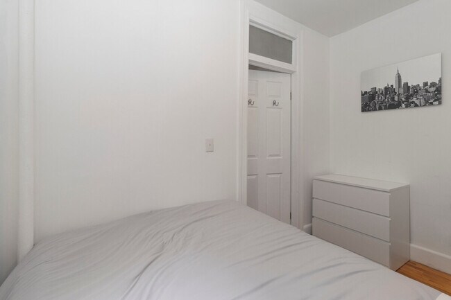 322 E 93rd St New York, NY 10128 photo 5