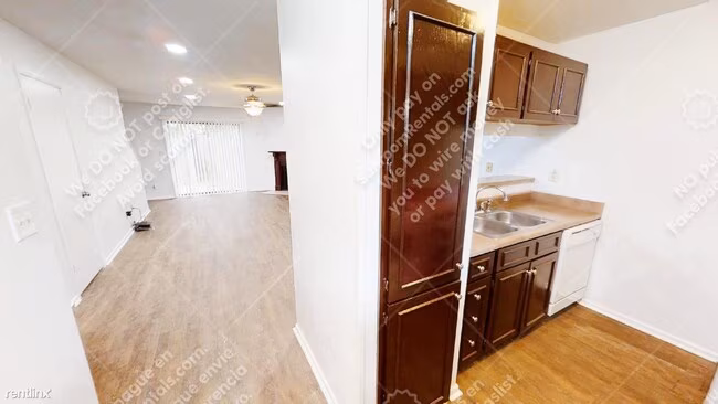 1606 Mill St San Marcos, TX 78666 photo 4