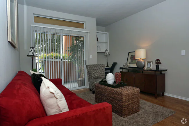Mandalay Apartment Homes photo 2