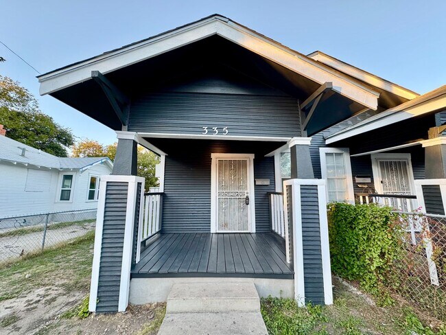 335 Vine St San Antonio, TX 78210 photo 2