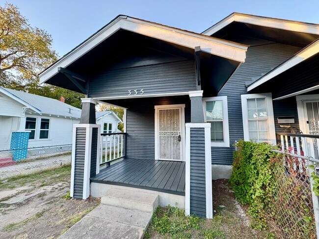 335 Vine St San Antonio, TX 78210 photo 3