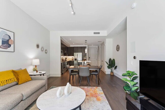 9845 N Central Expy Dallas, TX 75230 photo 2