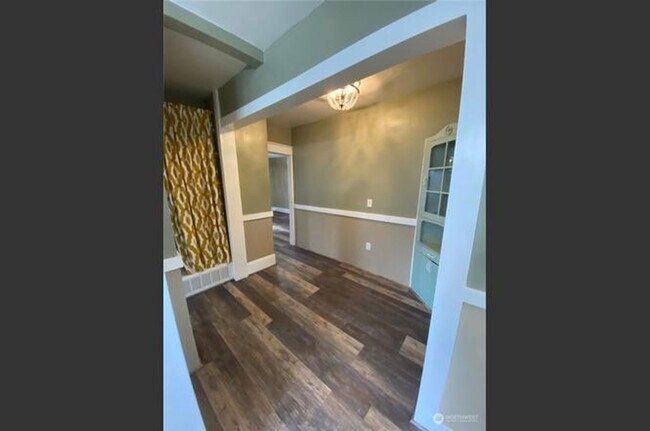 1418 Burwell St Bremerton, WA 98337 photo 3