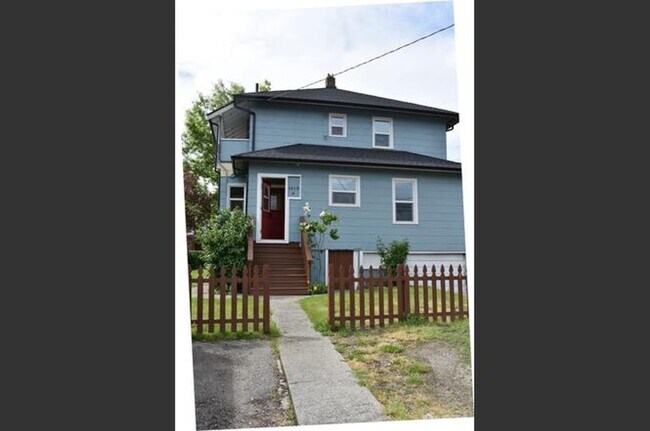 1418 Burwell St Bremerton, WA 98337 photo 2