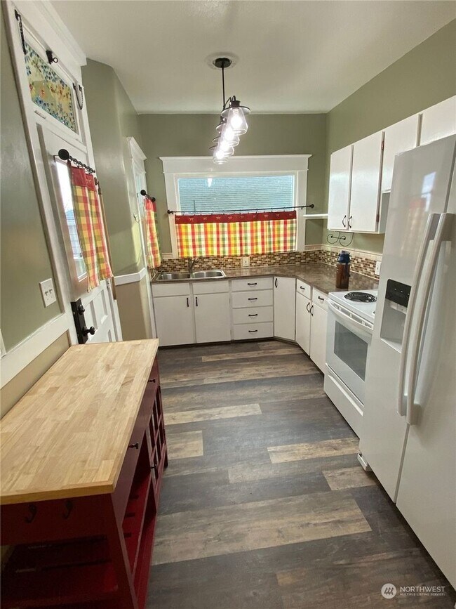 1418 Burwell St Bremerton, WA 98337 photo 4
