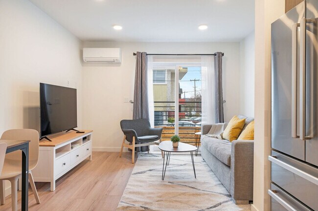 4453 Aurora Ave N Seattle, WA 98103 photo 3