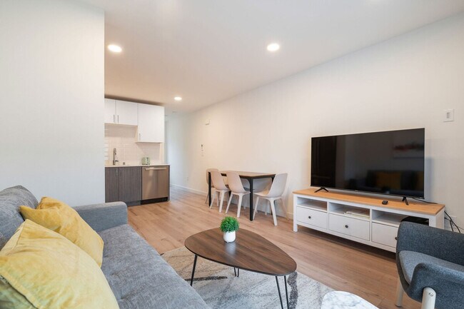 4453 Aurora Ave N Seattle, WA 98103 photo 4