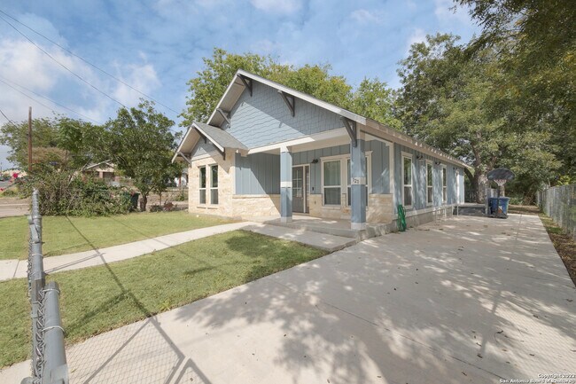 121 Fairmont San Antonio, TX 78204 photo 4