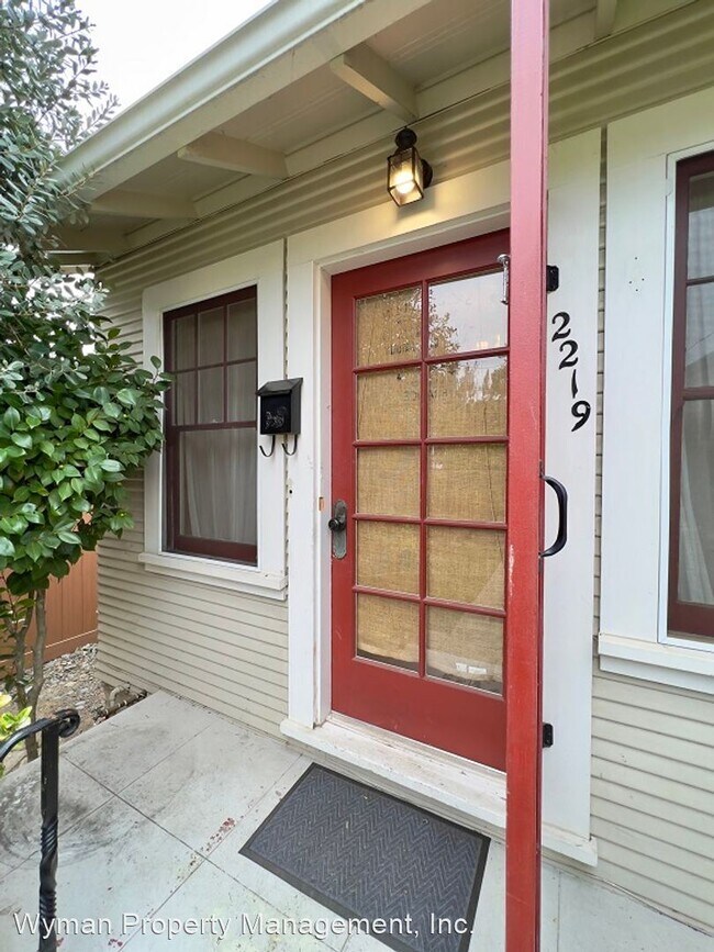 2219 Laurel St, Napa (Duplex) photo 3