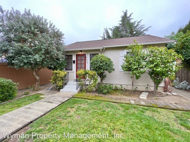 2219 Laurel St, Napa (Duplex) photo 2