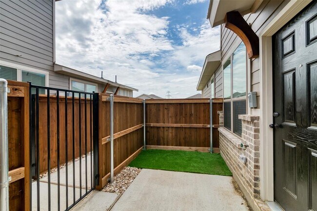 613 Harvest Moon Drive, Venus, TX 76084 photo 3