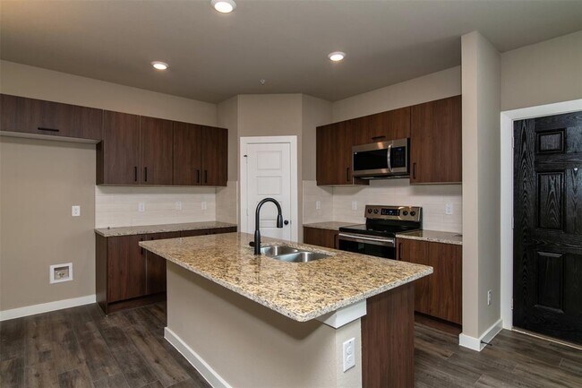 613 Harvest Moon Drive, Venus, TX 76084 photo 5