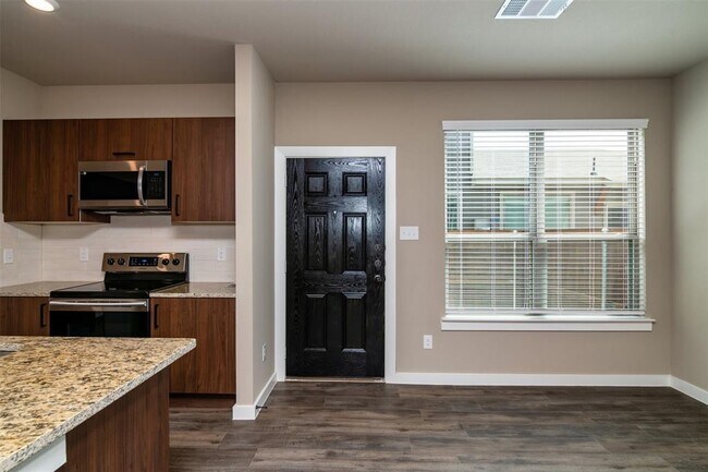 613 Harvest Moon Drive, Venus, TX 76084 photo 4